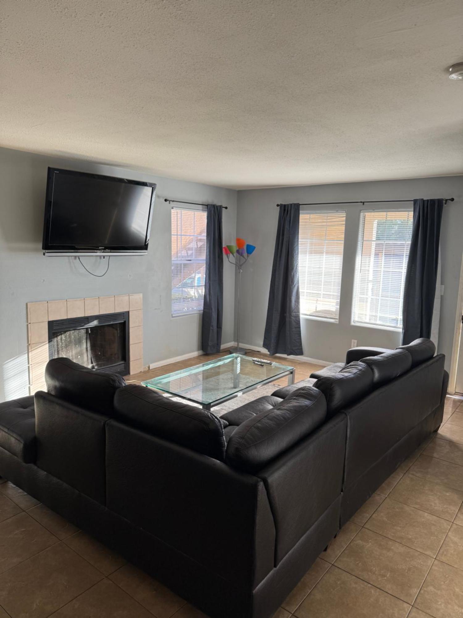 Cozy Affordable 2br Close To The Strip Apartment *